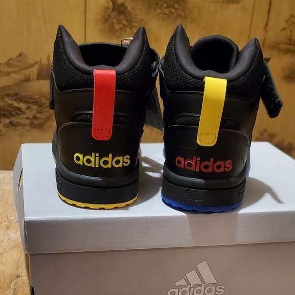 Adidas - Picture 3 of 6